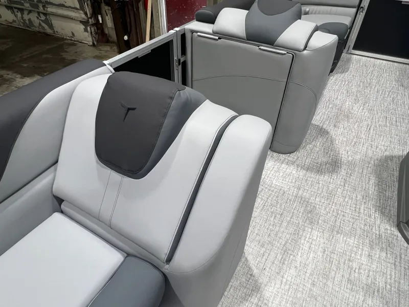 Slide: The Image of Tahoe LTZ 200HP Elite 2385 Tritoon 2026 - 18