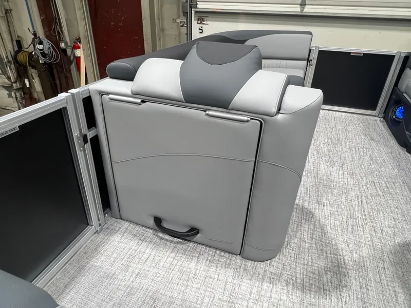 Slide: The Image of Tahoe LTZ 200HP Elite 2385 Tritoon 2026 - 20