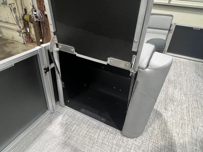 Slide: The Image of Tahoe LTZ 200HP Elite 2385 Tritoon 2026 - 21