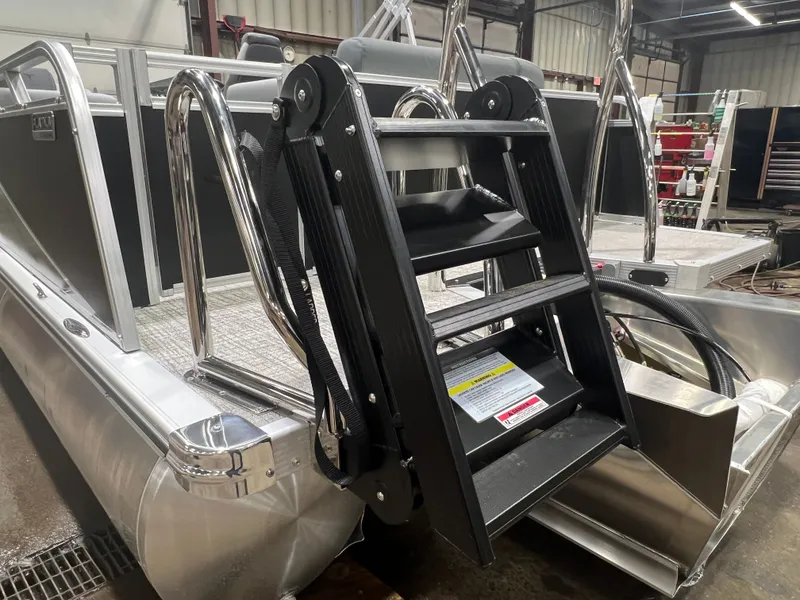 Slide: The Image of Tahoe LTZ 200HP Elite 2385 Tritoon 2026 - 29