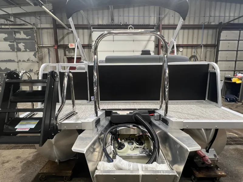 Slide: The Image of Tahoe LTZ 200HP Elite 2385 Tritoon 2026 - 30