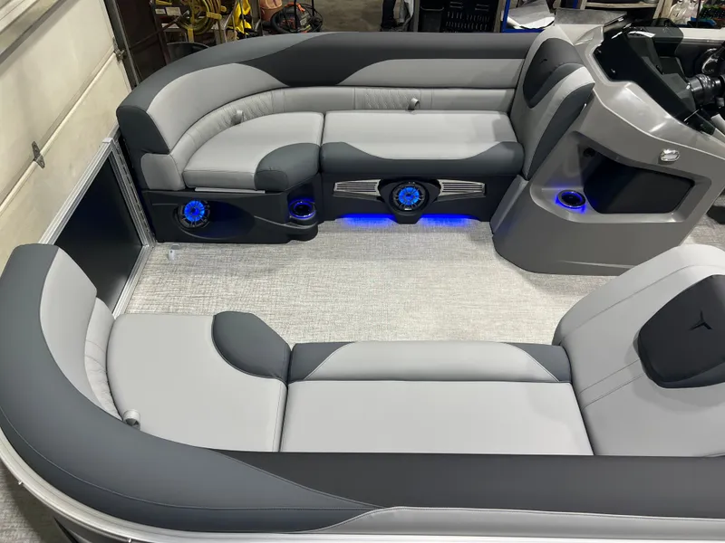 Slide: The Image of Tahoe LTZ 200HP Elite 2385 Tritoon 2026 - 5