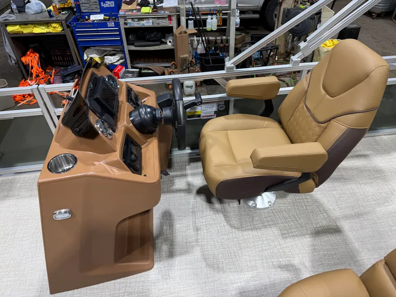 Slide: The Image of Tahoe Sport 200HP Rear Fish 2385 Tritoon 2026 - 10