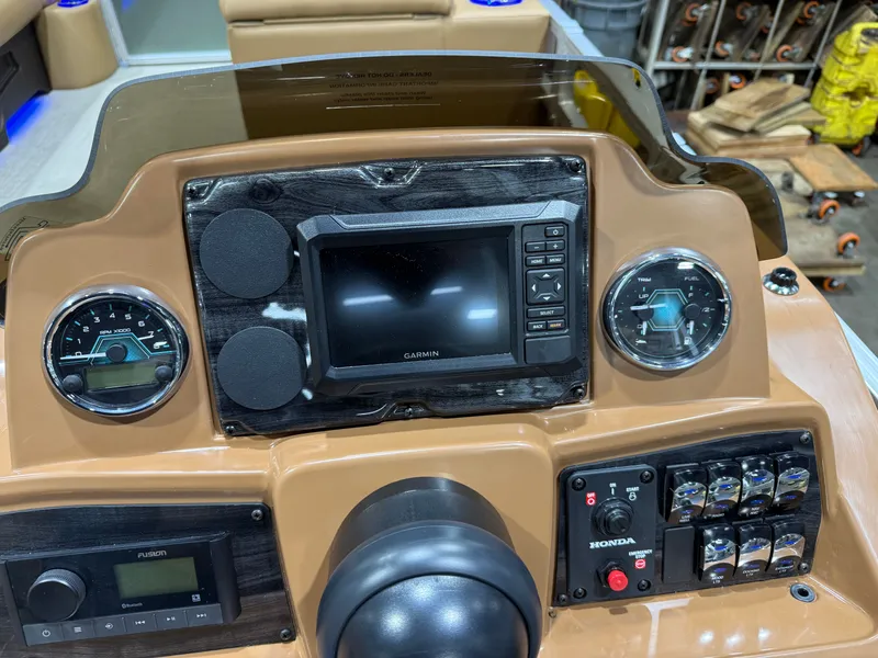 Slide: The Image of Tahoe Sport 200HP Rear Fish 2385 Tritoon 2026 - 14