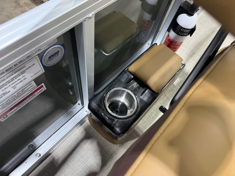 Slide: The Image of Tahoe Sport 200HP Rear Fish 2385 Tritoon 2026 - 15