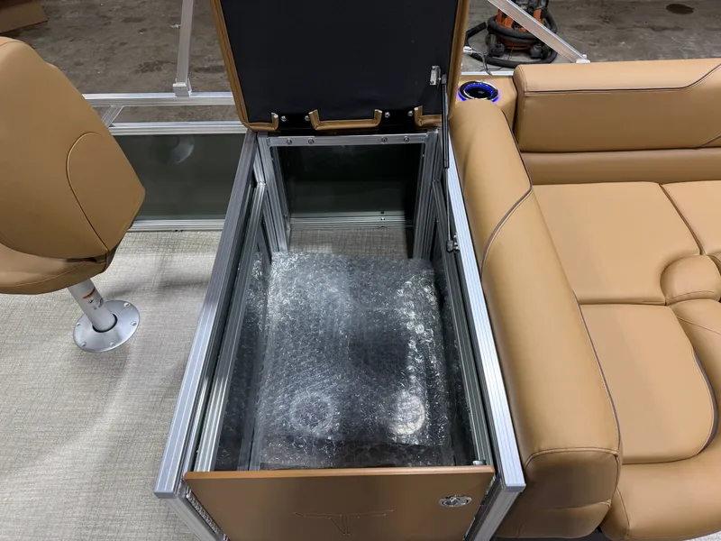 Slide: The Image of Tahoe Sport 200HP Rear Fish 2385 Tritoon 2026 - 18