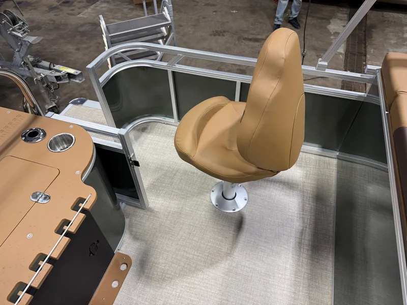 Slide: The Image of Tahoe Sport 200HP Rear Fish 2385 Tritoon 2026 - 21