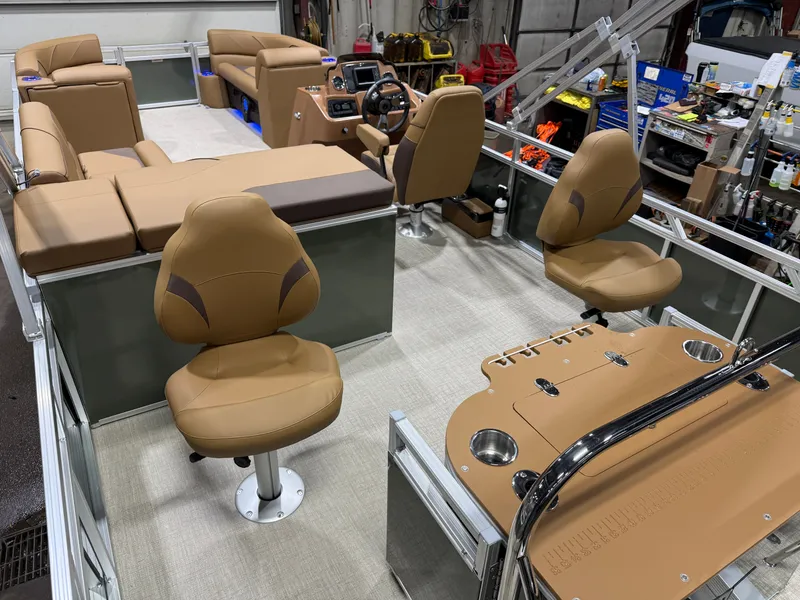 Slide: The Image of Tahoe Sport 200HP Rear Fish 2385 Tritoon 2026 - 25