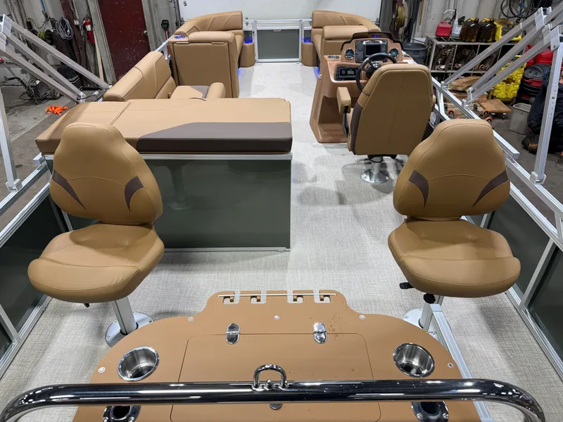 Slide: The Image of Tahoe Sport 200HP Rear Fish 2385 Tritoon 2026 - 3