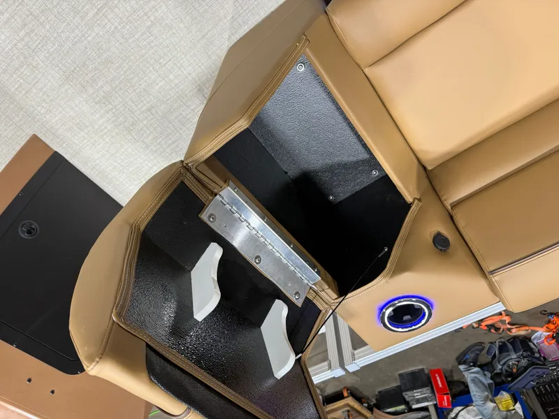 Slide: The Image of Tahoe Sport 200HP Rear Fish 2385 Tritoon 2026 - 31