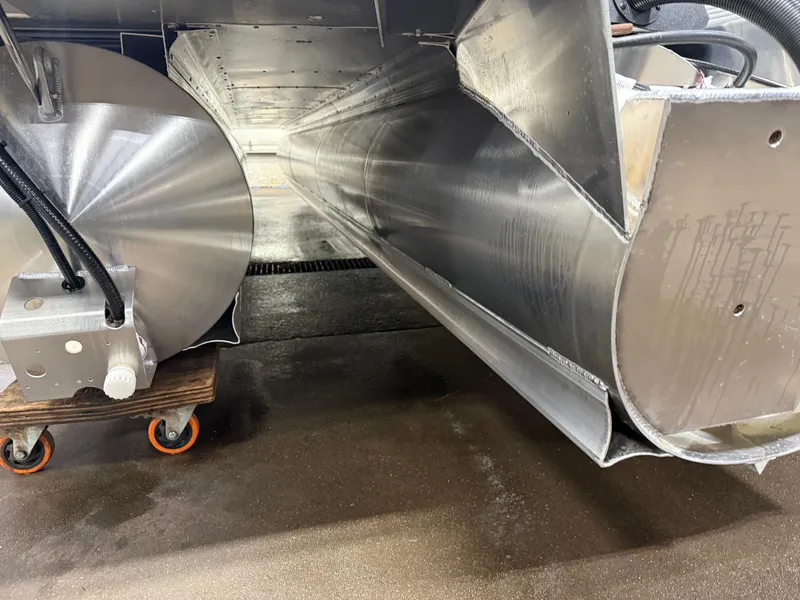 Slide: The Image of Tahoe Sport 200HP Rear Fish 2385 Tritoon 2026 - 47