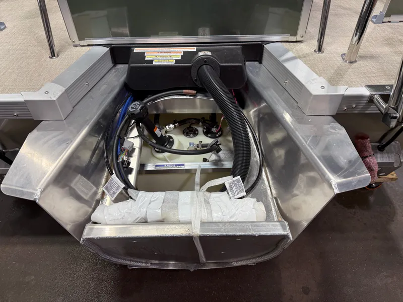 Slide: The Image of Tahoe Sport 200HP Rear Fish 2385 Tritoon 2026 - 48