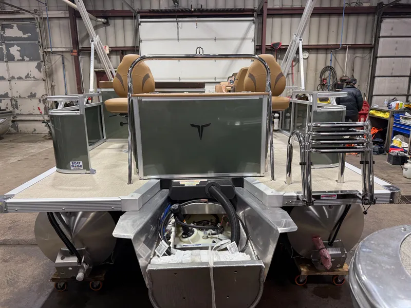 Slide: The Image of Tahoe Sport 200HP Rear Fish 2385 Tritoon 2026 - 52