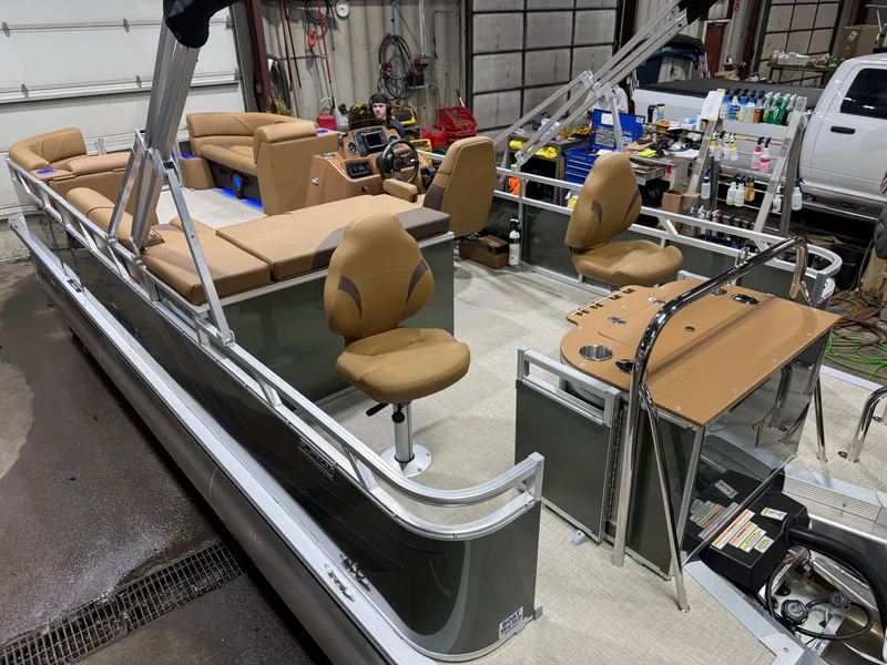 Slide: The Image of Tahoe Sport 200HP Rear Fish 2385 Tritoon 2026 - 53