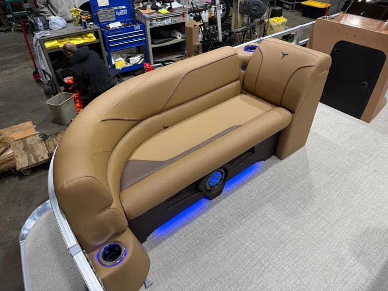 Slide: The Image of Tahoe Sport 200HP Rear Fish 2385 Tritoon 2026 - 7