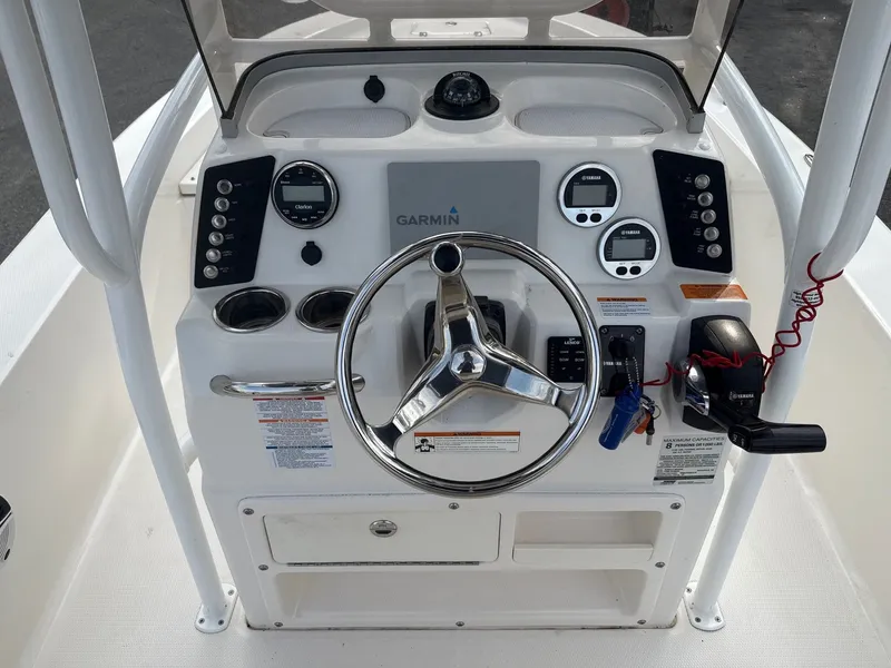 Slide: The Image of Robalo 206 Cayman 2019 - 10