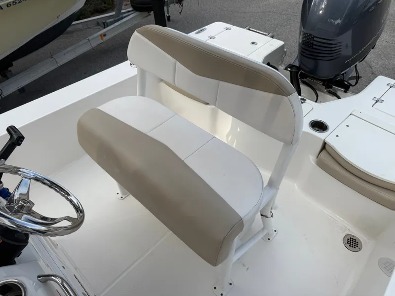 Slide: The Image of Robalo 206 Cayman 2019 - 8