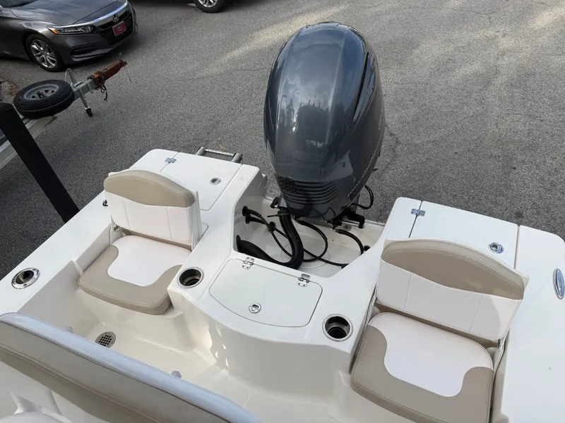 Slide: The Image of Robalo 206 Cayman 2019 - 9
