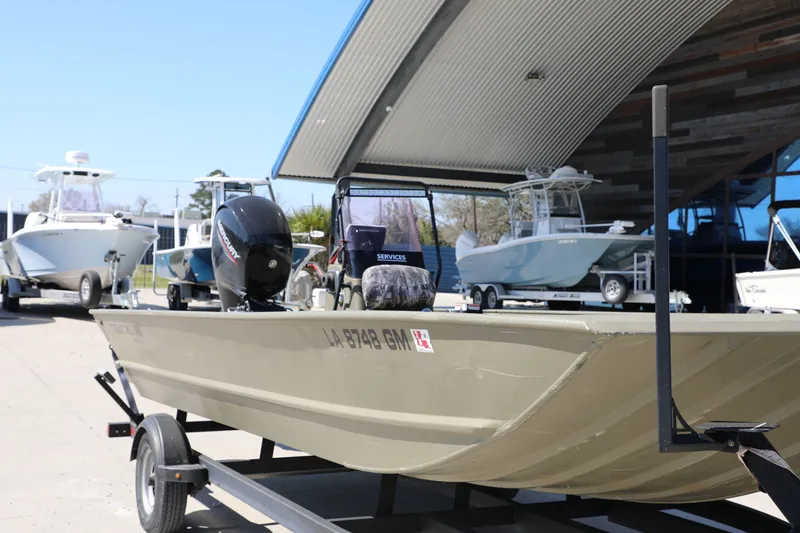 Slide: The Image of Tracker Grizzly 2072 2021 - 9