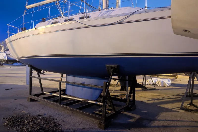 Slide: The Image of 1985 Canadian Sailcraft CS 30 sailboat on a stand, viewed from the side. - 35