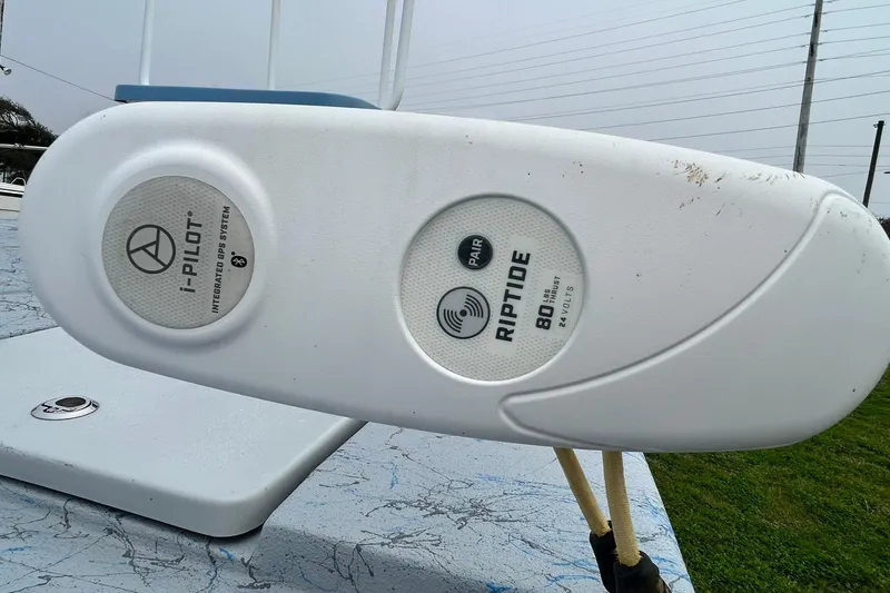 Slide: The Image of 2022 Transcat 200 SVT with i-Pilot GPS and Riptide motor on boat deck. - 13