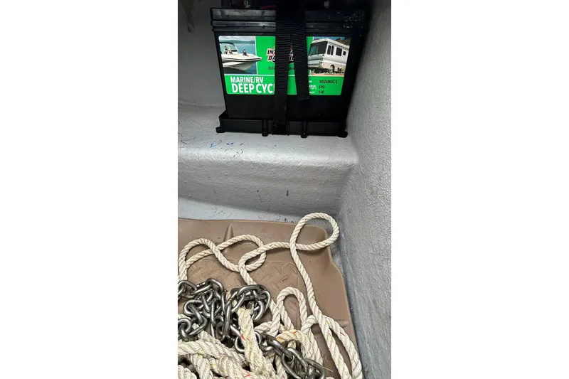 Slide: The Image of Marine deep cycle battery with ropes and chains in a Transcat 200 SVT, 2022 model. - 31