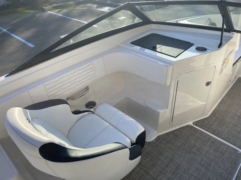 Slide: The Image of Sea Ray SPX 190 2021 - 7