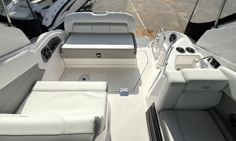 Slide: The Image of Regal 28 Express 2021 - 10