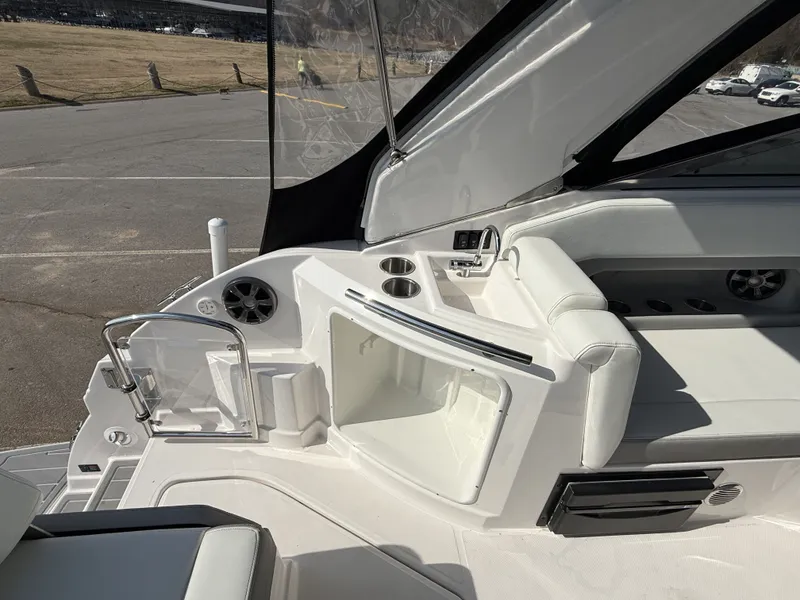 Slide: The Image of Regal 28 Express 2021 - 13