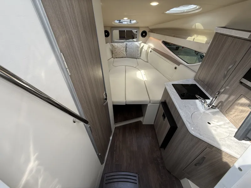 Slide: The Image of Regal 28 Express 2021 - 15