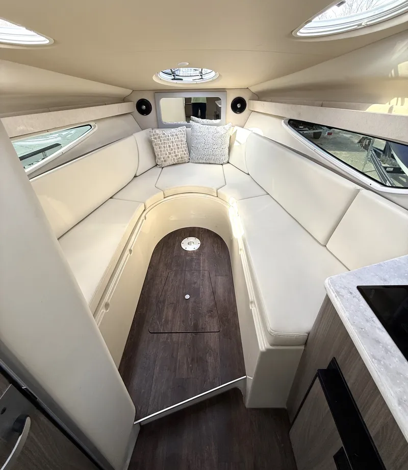 Slide: The Image of Regal 28 Express 2021 - 19