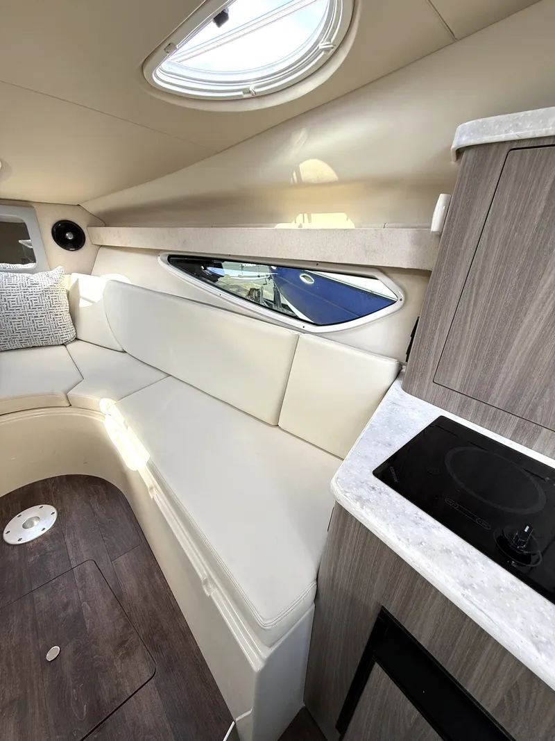 Slide: The Image of Regal 28 Express 2021 - 21