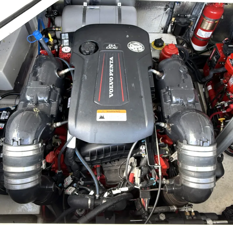 Slide: The Image of Regal 28 Express 2021 - 23