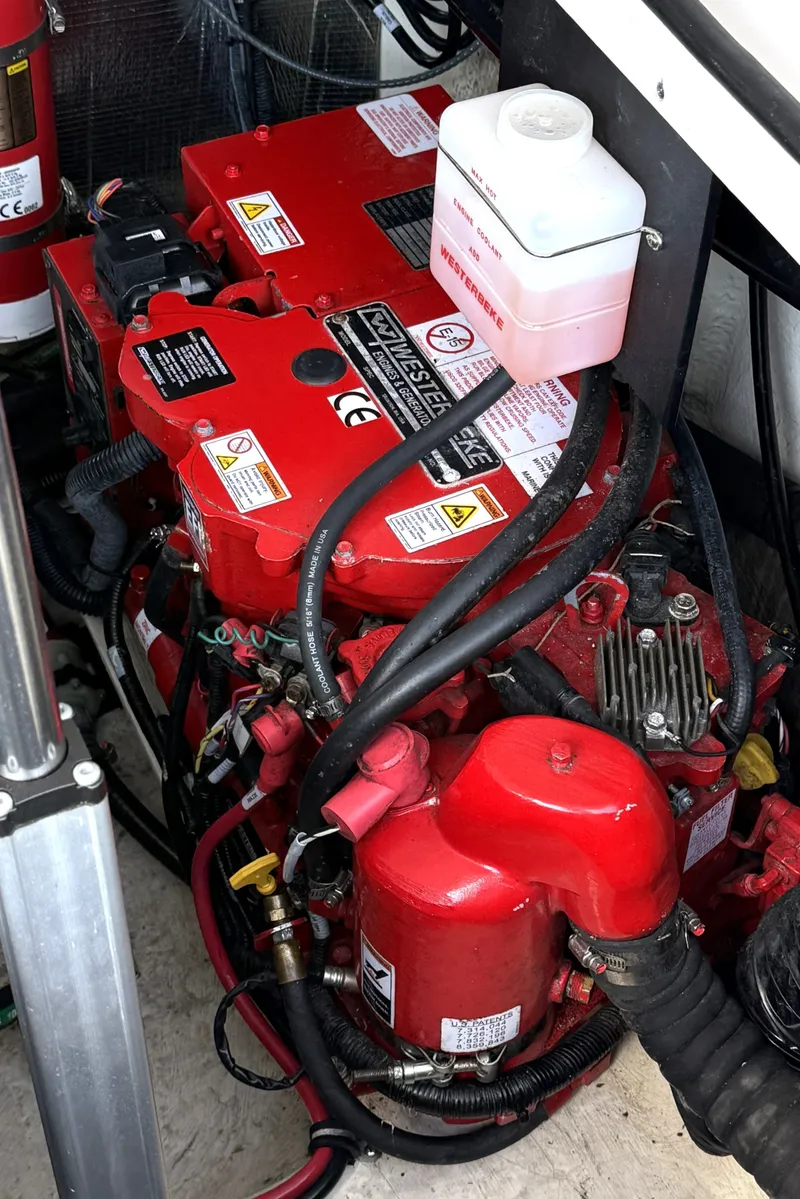 Slide: The Image of Regal 28 Express 2021 - 24