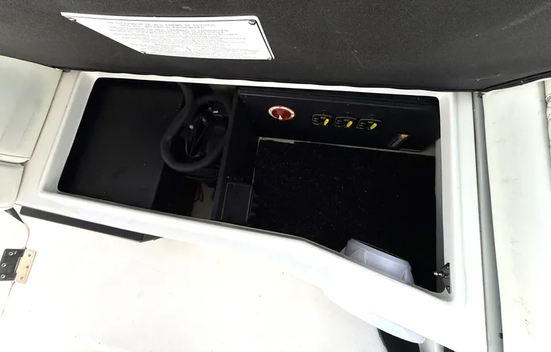 Slide: The Image of Regal 28 Express 2021 - 27