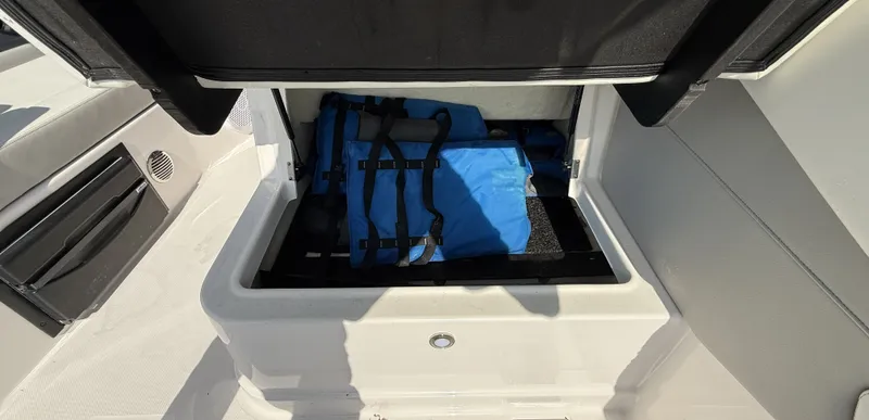 Slide: The Image of Regal 28 Express 2021 - 28