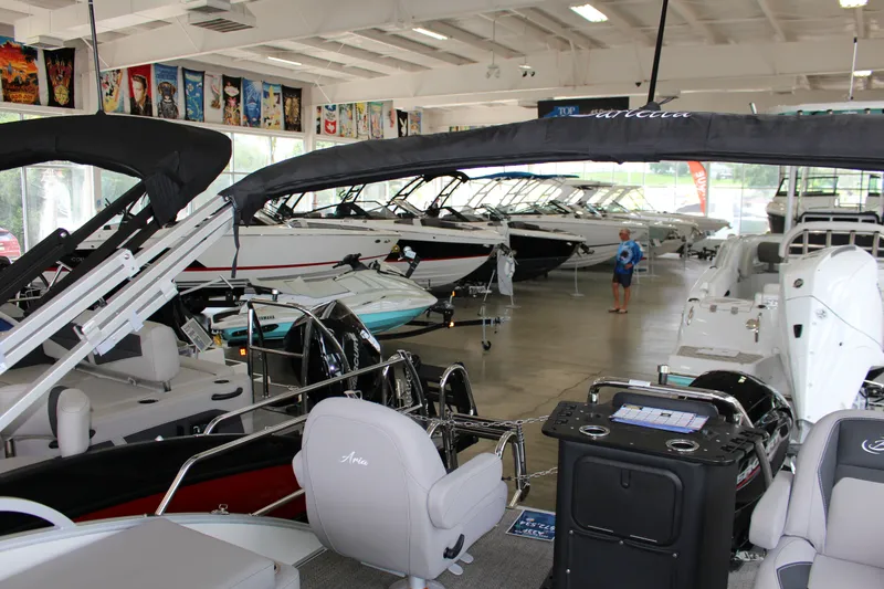 Slide: The Image of Barletta Aria A22F 2025 - 37