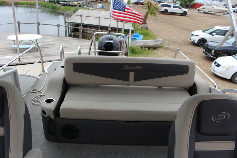 Slide: The Image of Barletta Cabrio 22UC 2022 - 17