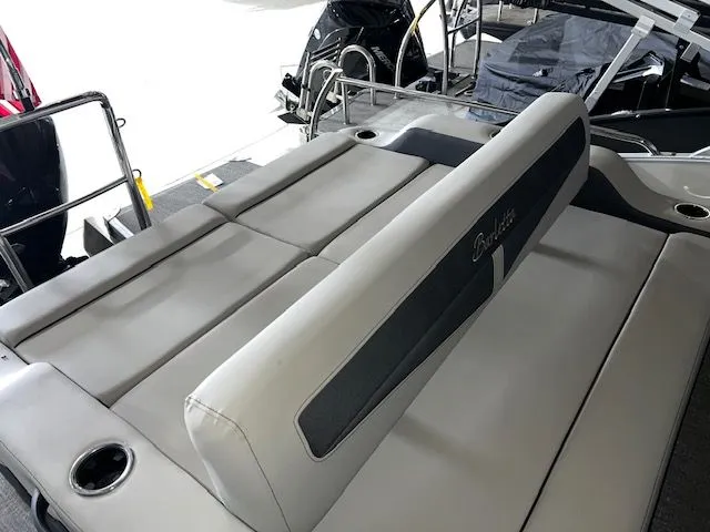 Slide: The Image of Barletta Cabrio 22UC 2022 - 8