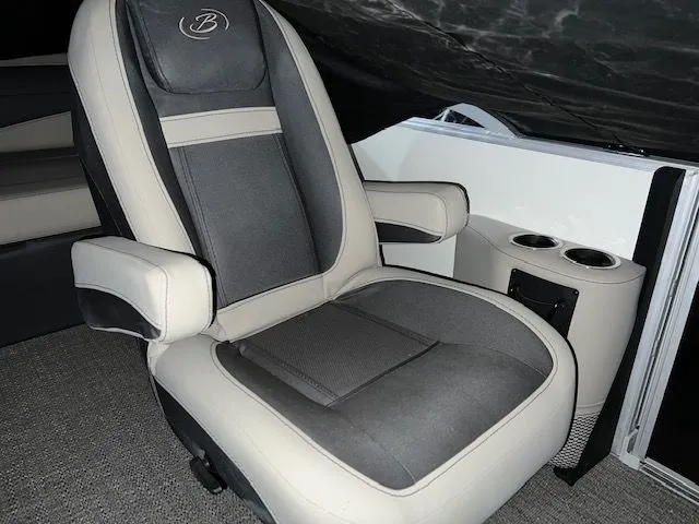 Slide: The Image of Barletta Cabrio 22UC 2022 - 9