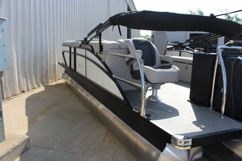 Slide: The Image of Barletta Cabrio C22CC 2025 - 10