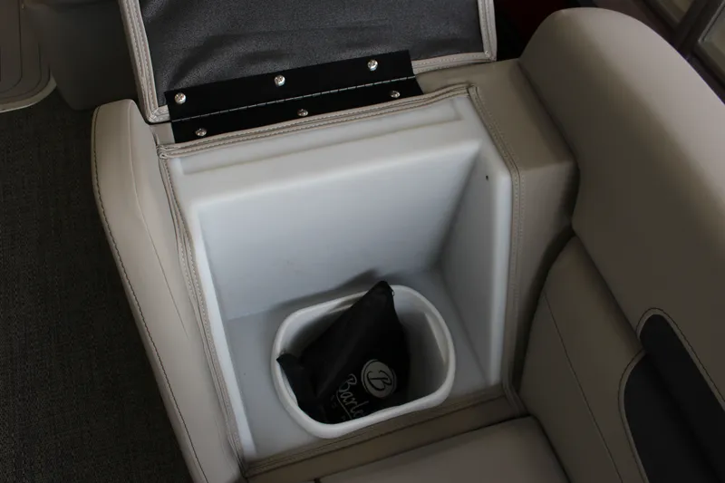 Slide: The Image of Barletta CABRIO C24UE 2025 - 11