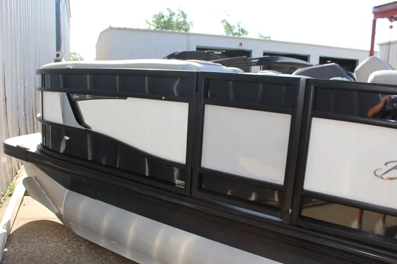 Slide: The Image of Barletta Lusso L23U 2025 - 10