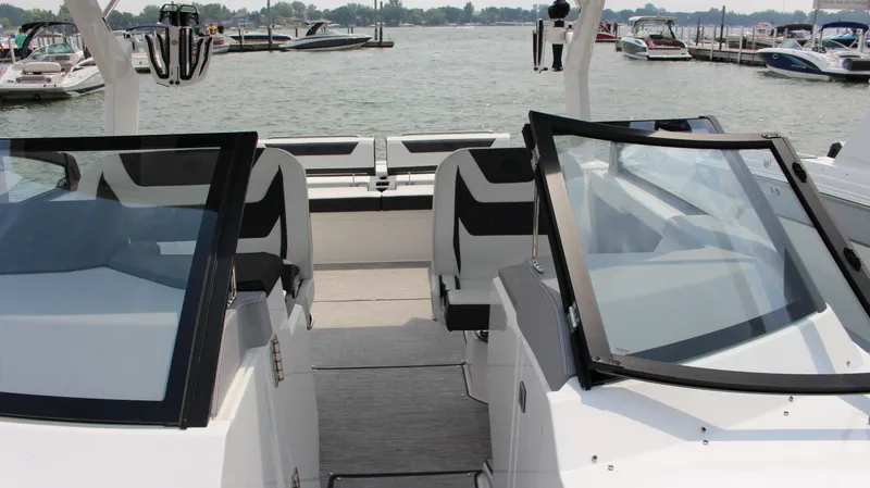 Slide: The Image of Cobalt R31 Surf 2025 - 11