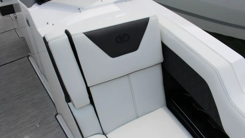 Slide: The Image of Cobalt R31 Surf 2025 - 14