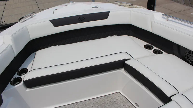 Slide: The Image of Cobalt R31 Surf 2025 - 18