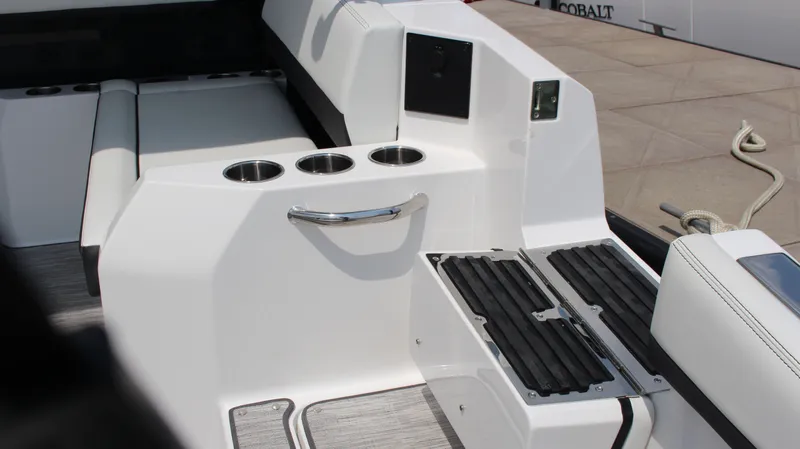 Slide: The Image of Cobalt R31 Surf 2025 - 22