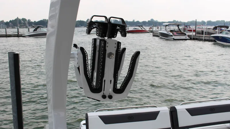 Slide: The Image of Cobalt R31 Surf 2025 - 24