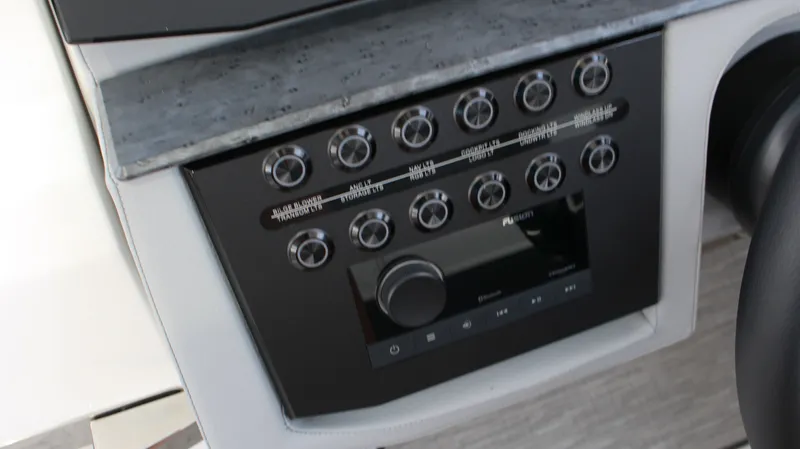 Slide: The Image of Cobalt R31 Surf 2025 - 25