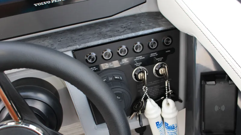 Slide: The Image of Cobalt R31 Surf 2025 - 26